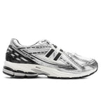 1906R - Silver Metallic/Black/Sea Salt