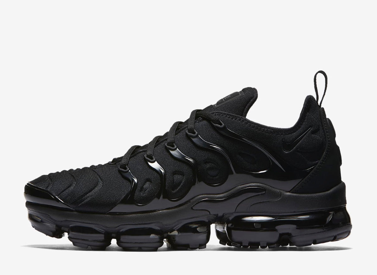 NIKE AIR VAPORMAX PLUS TRIPLE BLACK