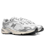 725v1 - White/Metallic Silver/Slate Grey