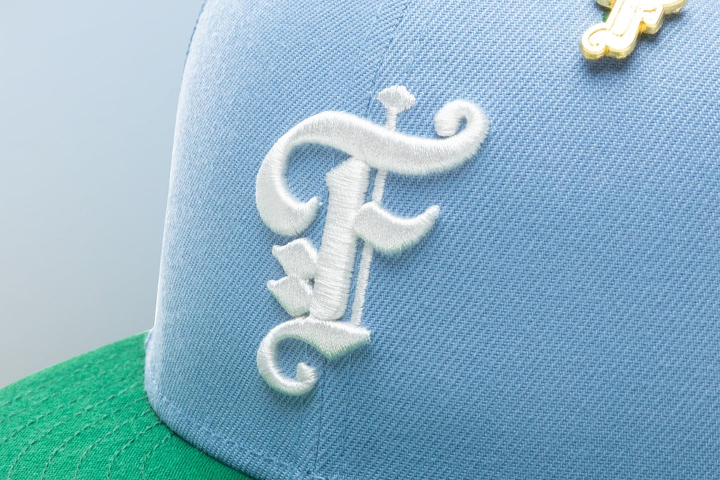Feature x New Era "Earth" OE Fitted - Birdseye Blue/Kelly Green